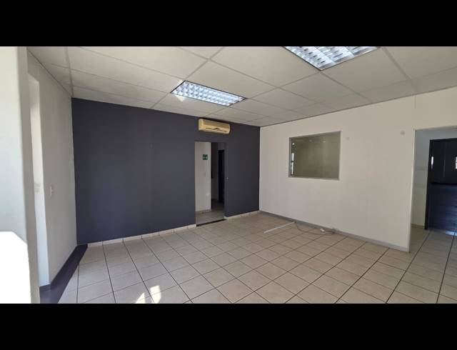 472M² WAREHOUSE TO LET IN ROUTE 21 BUSINESS PARK